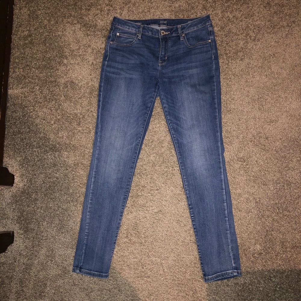 A.N.A JEANS